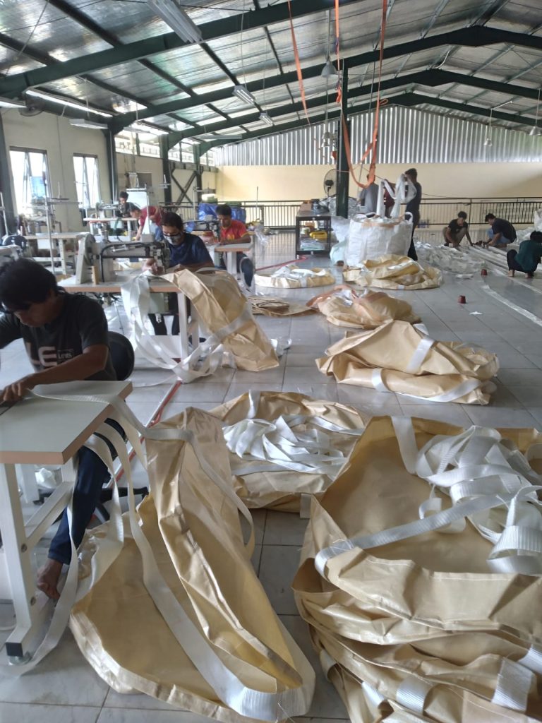 Penjahitan Sling Bag